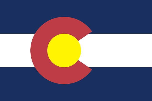 A picture of the Colorado flag.